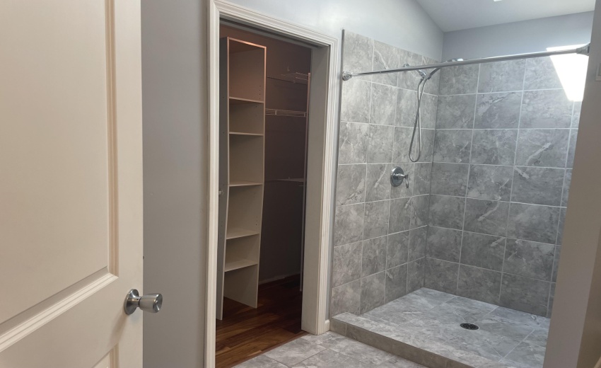 406 Northfield rimary bathroom