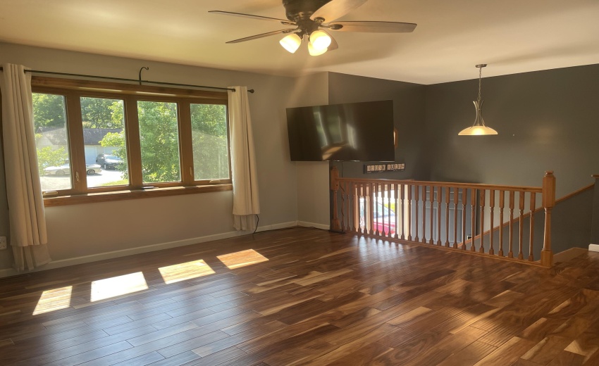 406 Northfiel upper living room