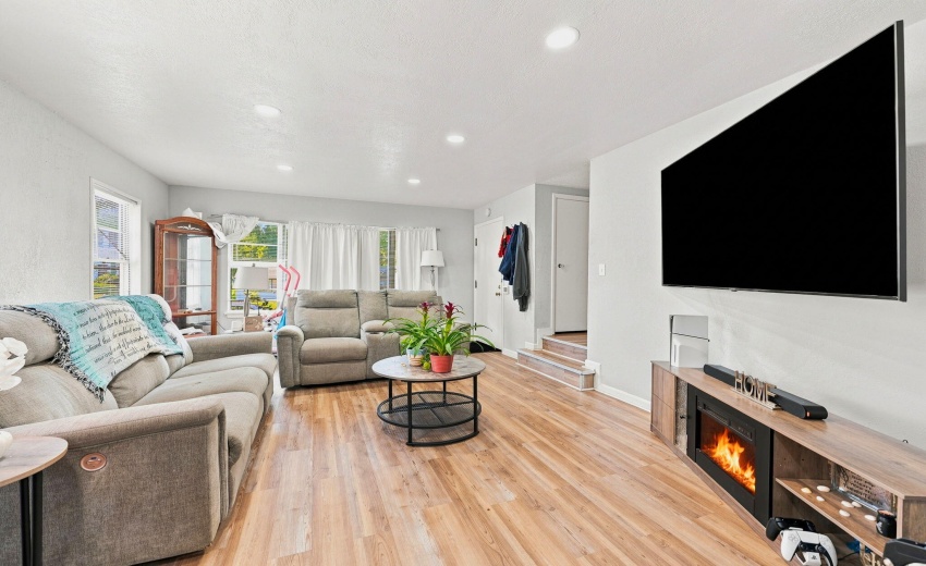 15-web-or-mls-544 Pierce Ave-9