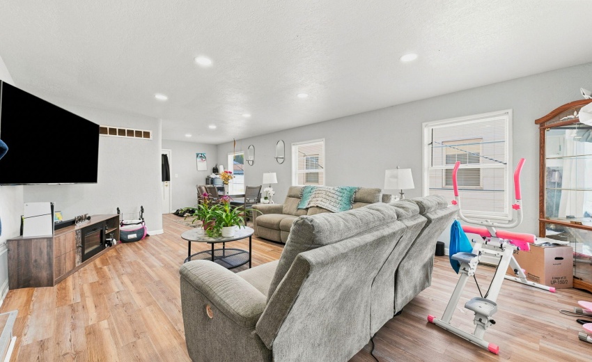 10-web-or-mls-544 Pierce Ave-7