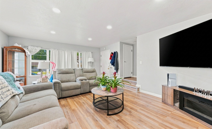 9-web-or-mls-544 Pierce Ave-6