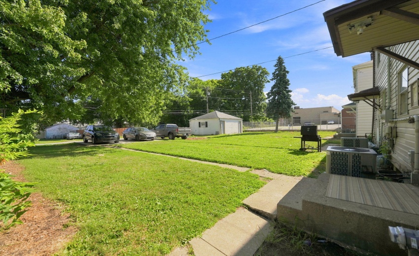 34-web-or-mls-544 Pierce Ave-17