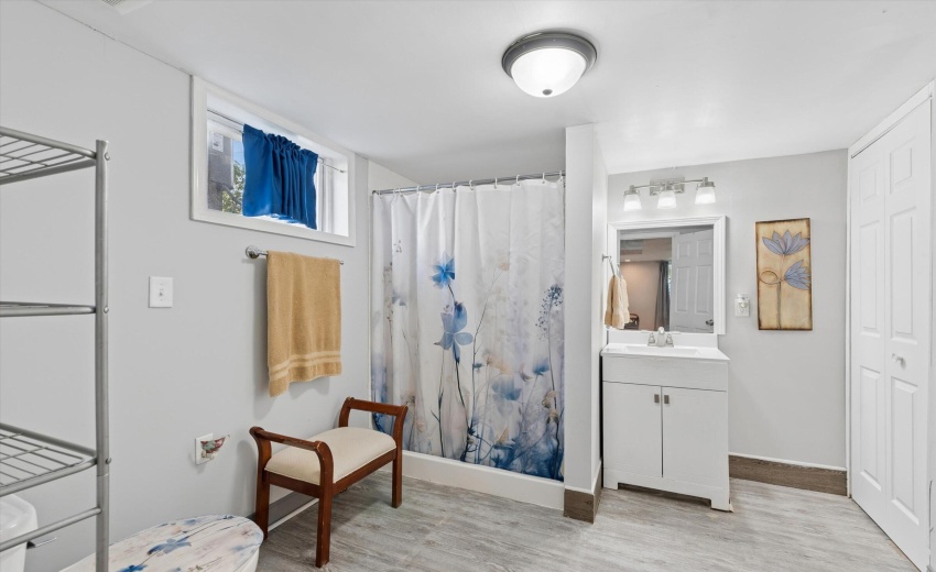09-Bathroom 2