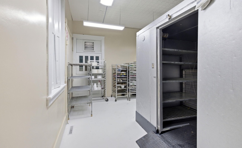 Large walk-in Freezer