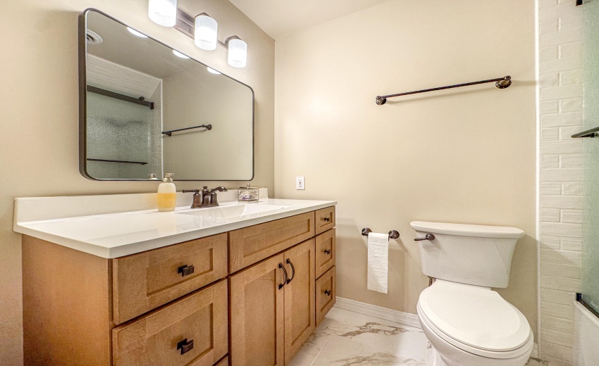 Upstairs En-Suite