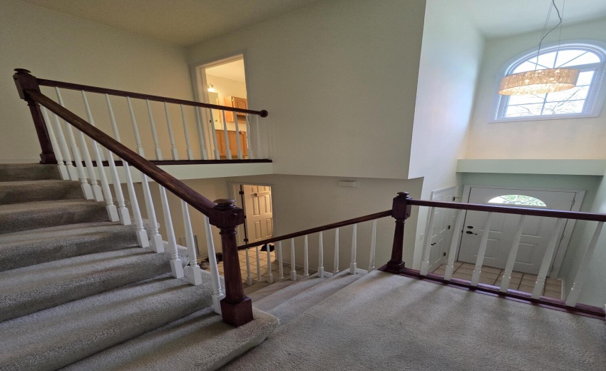 2 Story Foyer w Upgraded Open Staircase