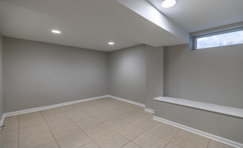 1147 W 62nd Ave-30