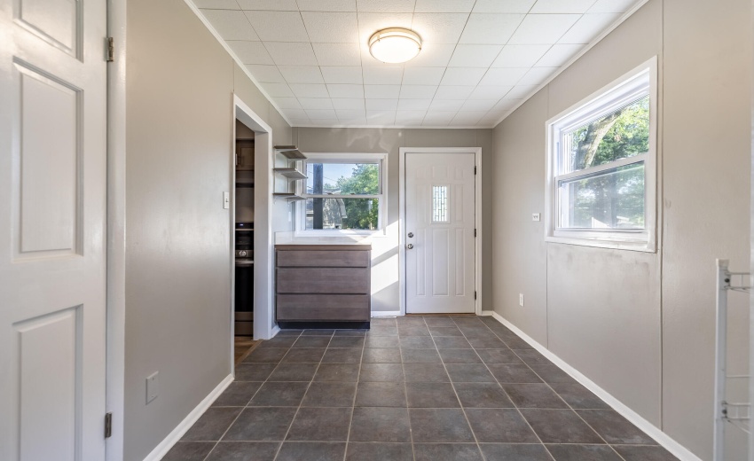 1147 W 62nd Ave-11
