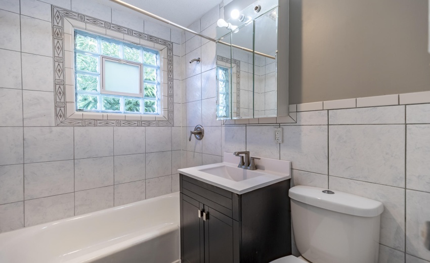 1147 W 62nd Ave-16