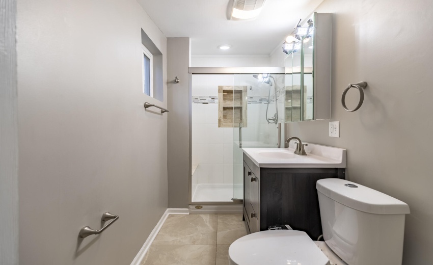 1147 W 62nd Ave-23