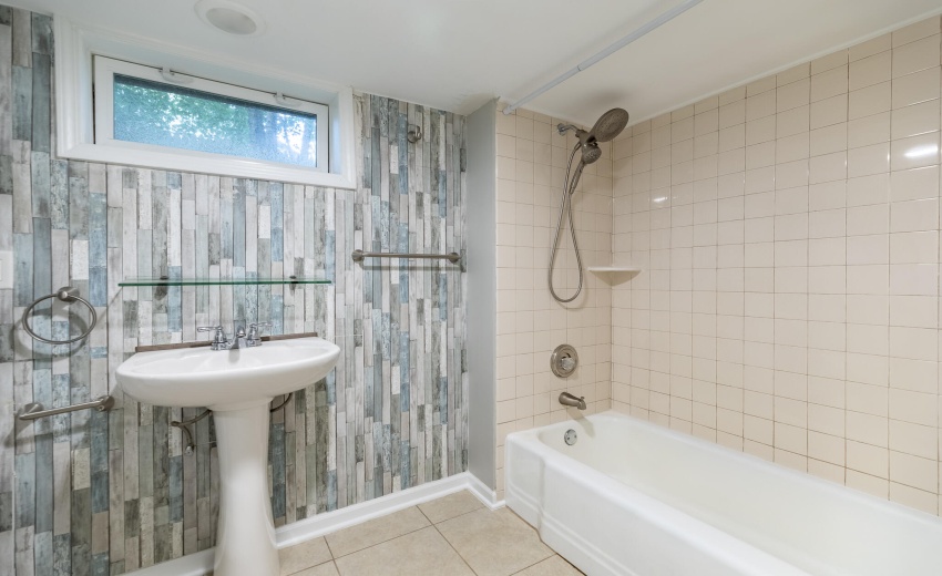 1147 W 62nd Ave-31