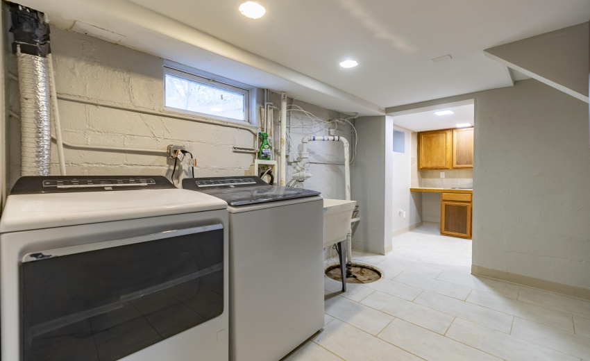 1147 W 62nd Ave-33