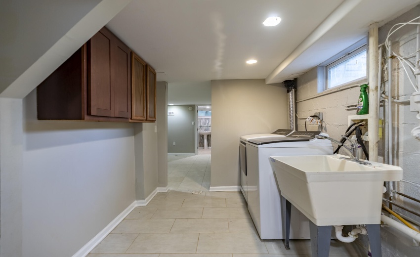 1147 W 62nd Ave-35