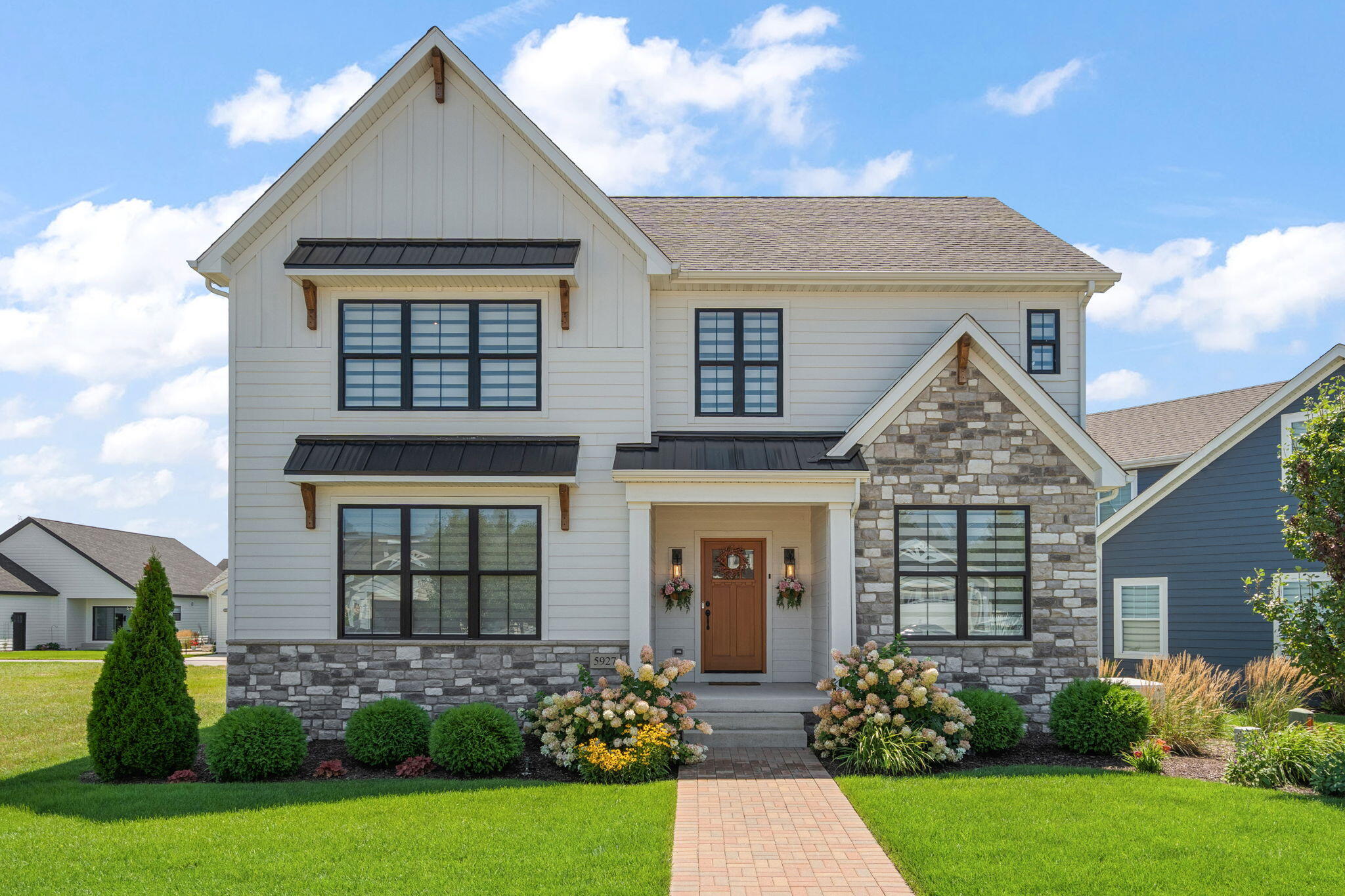 2-web-or-mls-Krystal Exterior