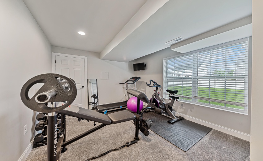 1462 Gates Dr (25 of 35)