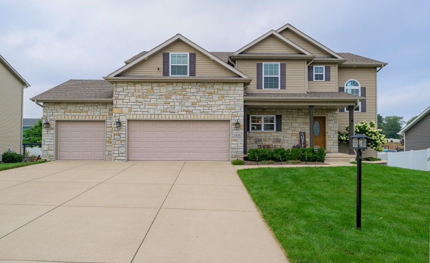 1462 Gates Dr (1 of 35)