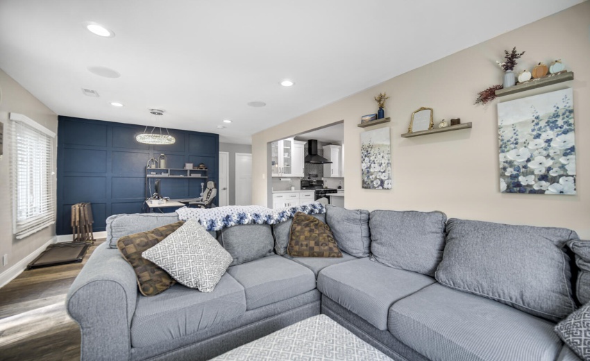 Living Room/ Dining Combo