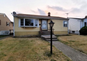 2716 White Oak Avenue, Whiting, Indiana, 3 Bedrooms Bedrooms, 5 Rooms Rooms,1 BathroomBathrooms,Residential Lease,For Sale,White Oak,NRA843761