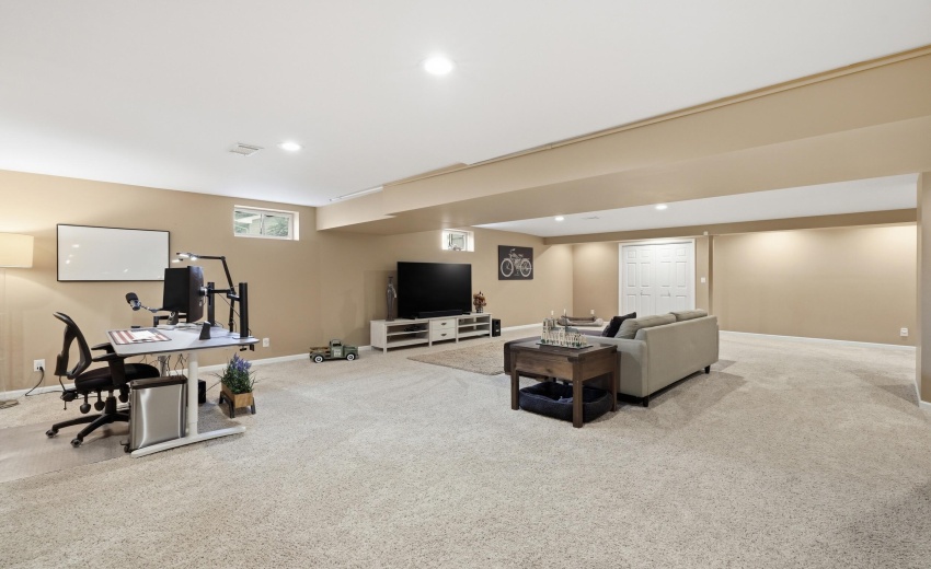 731 Oakbrook Drive