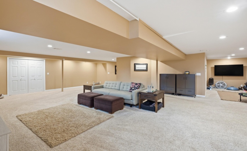 731 Oakbrook Drive