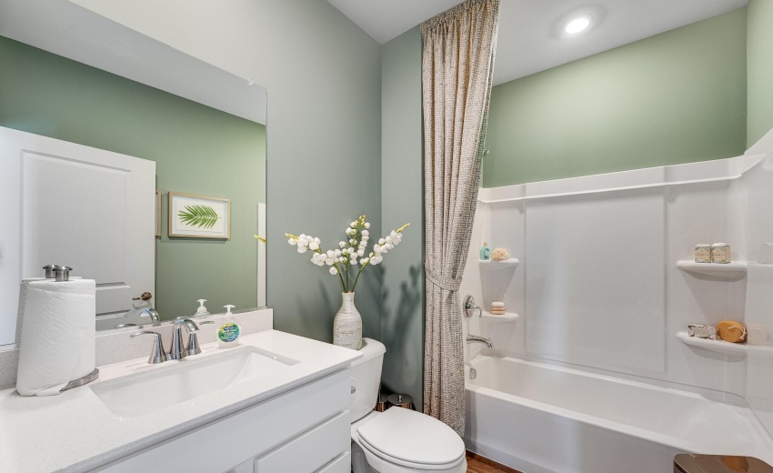 CHB_Huntley_Pic_SienaC_bath 2