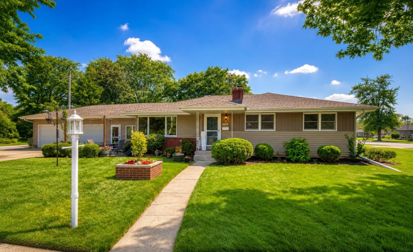 8938 Pettit Exterior