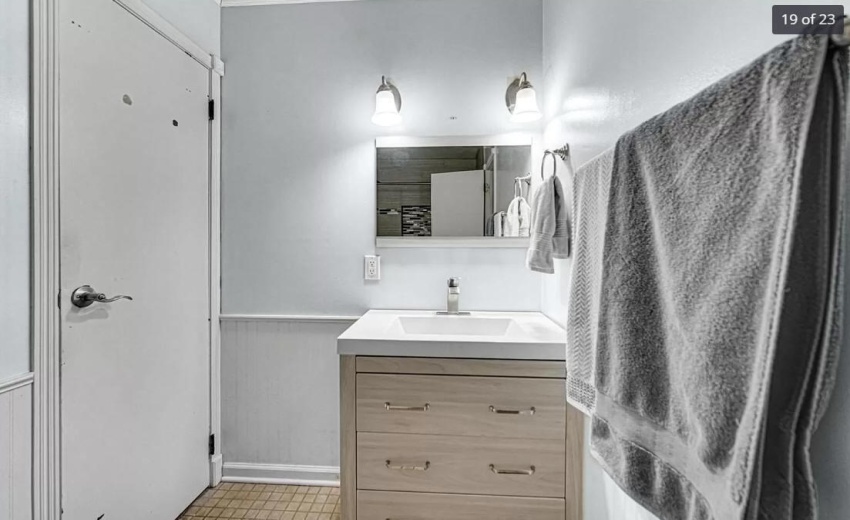 2207 Fernhill Bathroom 1