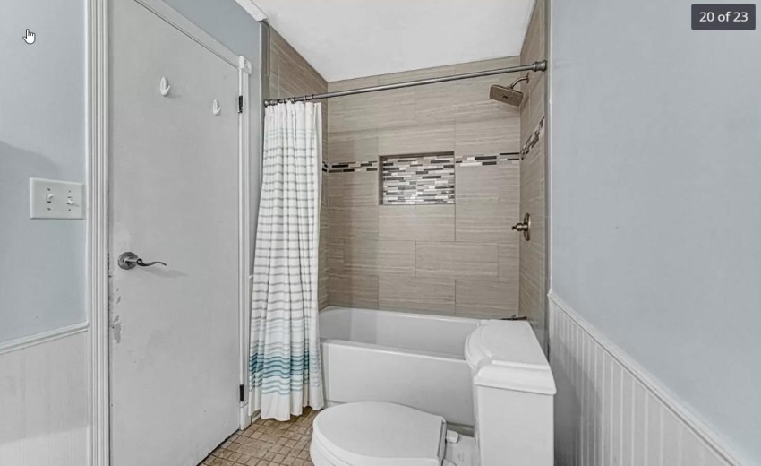 2207 Fernhill Bathroom 2