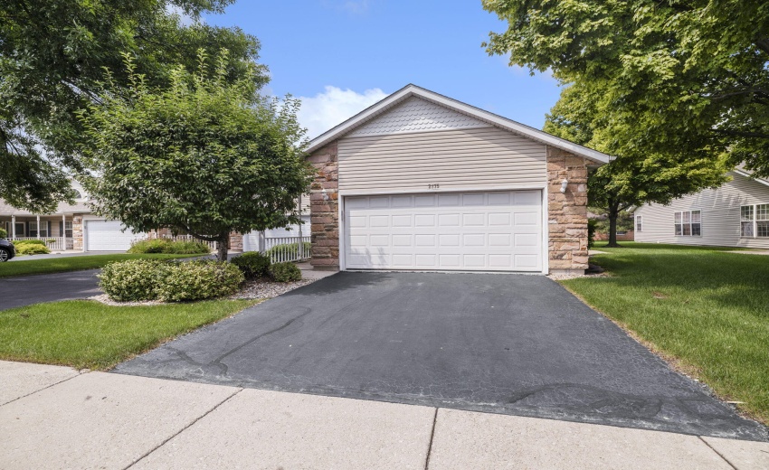 Attached 2.5 car garage