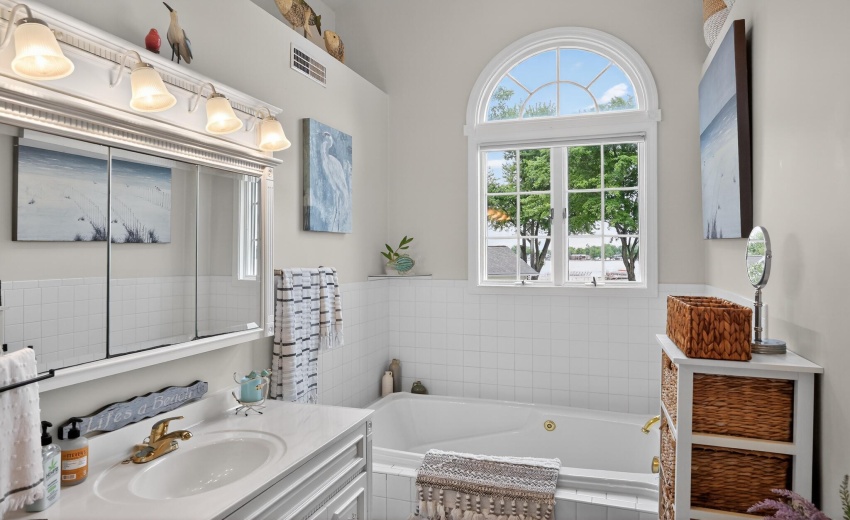 23_6019_S_State_Rd_10-Bathroom-4566