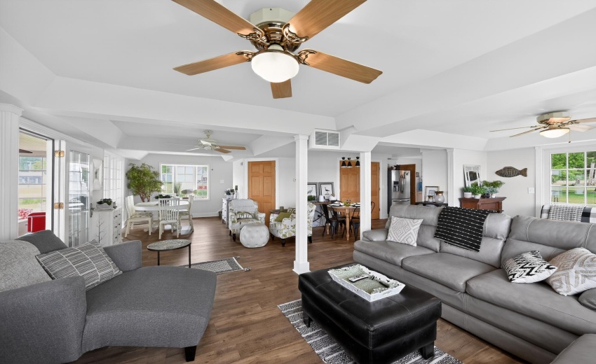 10_6019_S_State_Rd_10-Living_room-4577