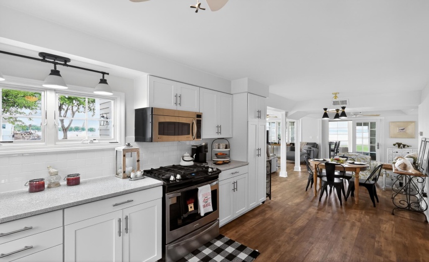 15_6019_S_State_Rd_10-Kitchen-4592