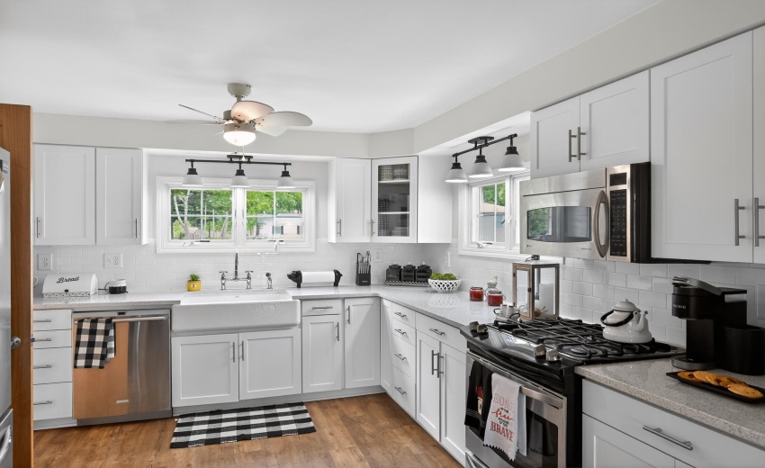 14_6019_S_State_Rd_10-Kitchen-4591