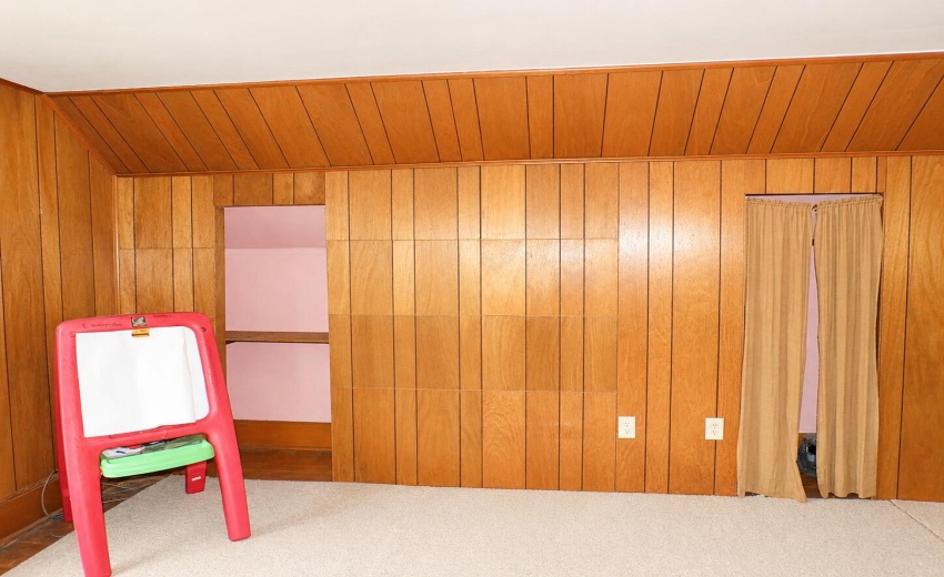 bed 3 closets