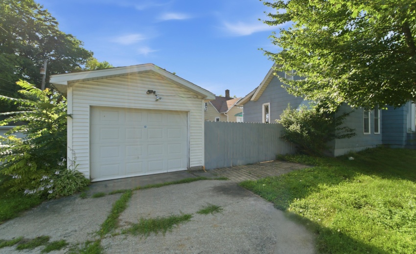 1 Car Garage