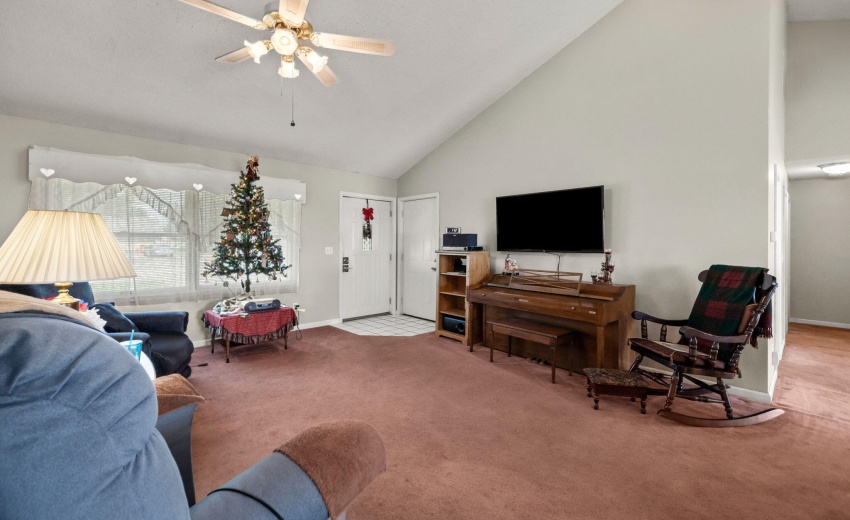 45-web-or-mls-213 S Park St-53