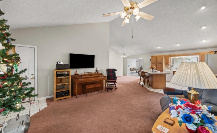 42-web-or-mls-213 S Park St-57