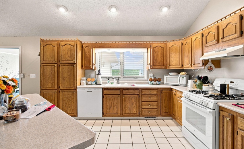17-web-or-mls-213 S Park St-28
