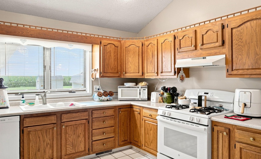 18-web-or-mls-213 S Park St-29