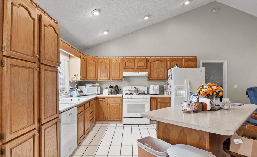 13-web-or-mls-213 S Park St-17