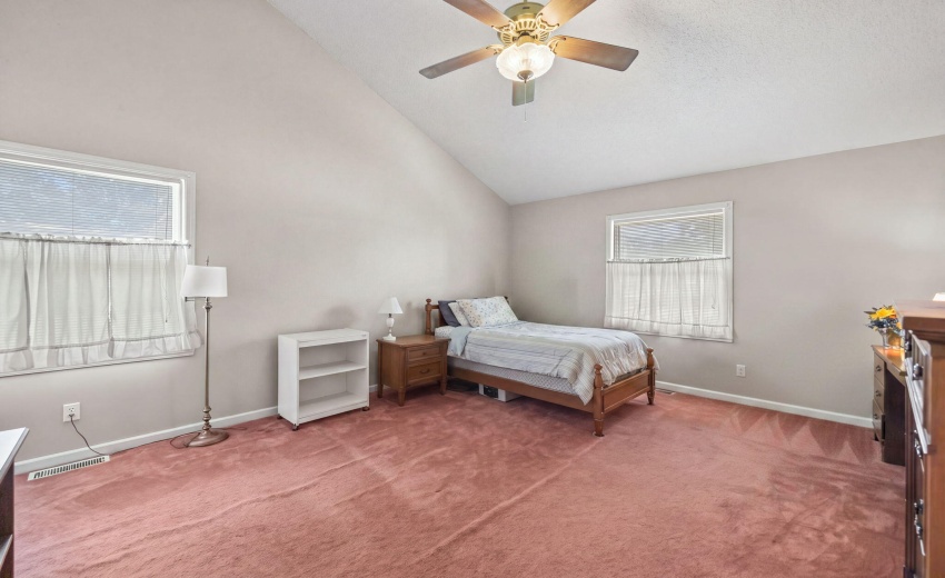 36-web-or-mls-213 S Park St-48