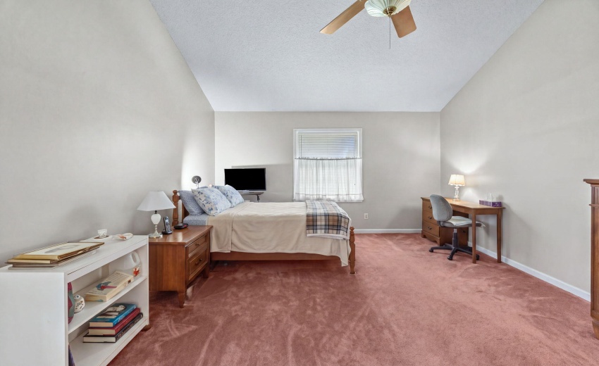 39-web-or-mls-213 S Park St-51