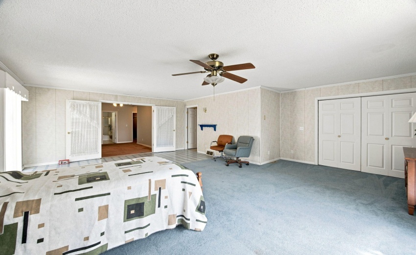 24-web-or-mls-213 S Park St-35