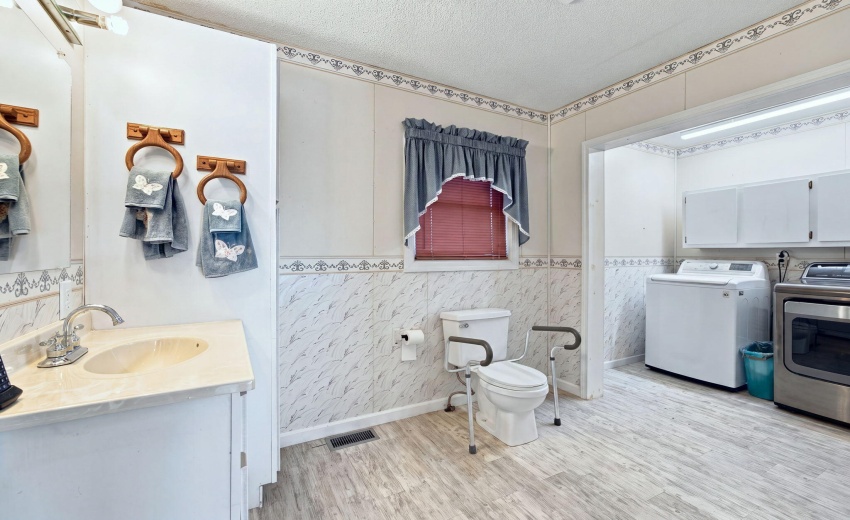37-web-or-mls-213 S Park St-49