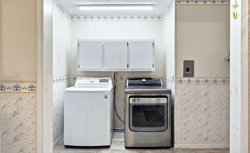 27-web-or-mls-213 S Park St-38