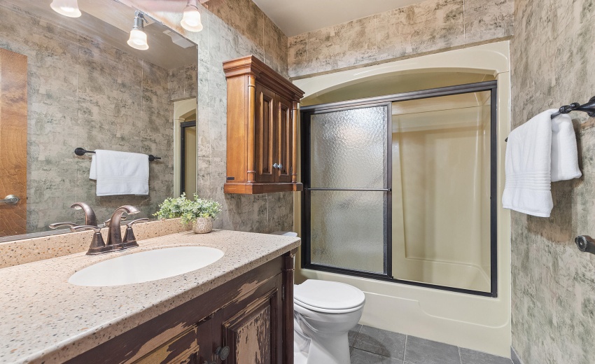 Bathroom - Main Bedroom