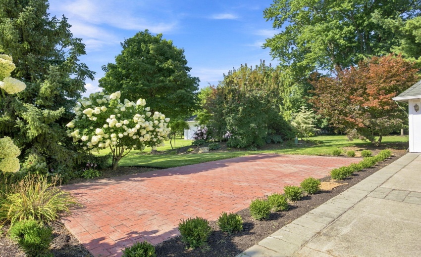 52-web-or-mls-827 W Clark St-70