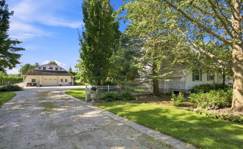 49-web-or-mls-827 W Clark St-66