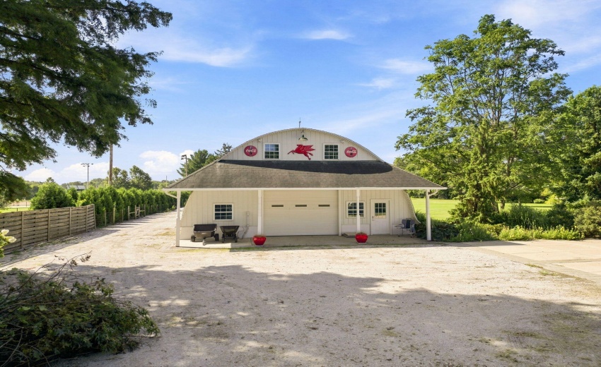 67-web-or-mls-827 W Clark St-2