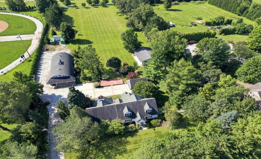 82-web-or-mls-827 W Clark St-17